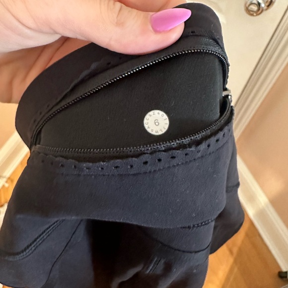 Black capri lululemon leggings - Picture 4 of 5